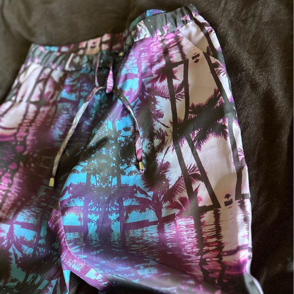 DIVIDED by H&M Tropical Island Print Pattern Satin Pants - Picture 3 of 4